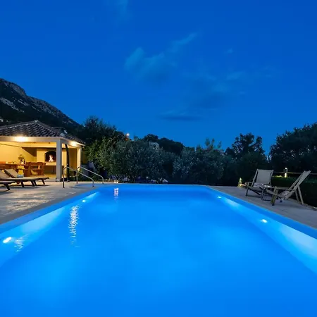 Beybe With Jacuzzi, Large Private Pool 50m2, Bbq,free Wifi, 3 Bedrooms