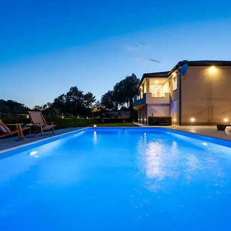 Beybe With Jacuzzi, Large Private Pool 50m2, Bbq,free Wifi, 3 Bedrooms Villa *
