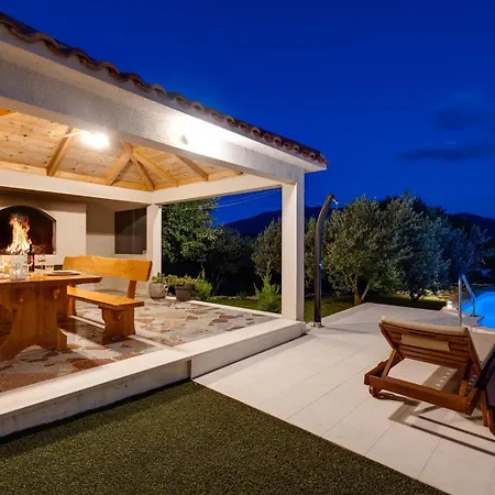 Beybe With Jacuzzi, Large Private Pool 50m2, Bbq,free Wifi, 3 Bedrooms Gata