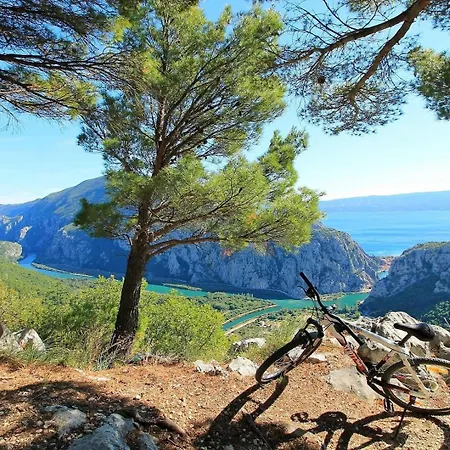 Beybe With Jacuzzi, Large Private Pool 50m2, Bbq,free Wifi, 3 Bedrooms Vila *