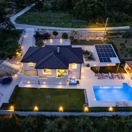 Beybe With Jacuzzi, Large Private Pool 50m2, Bbq,free Wifi, 3 Bedrooms * Gata