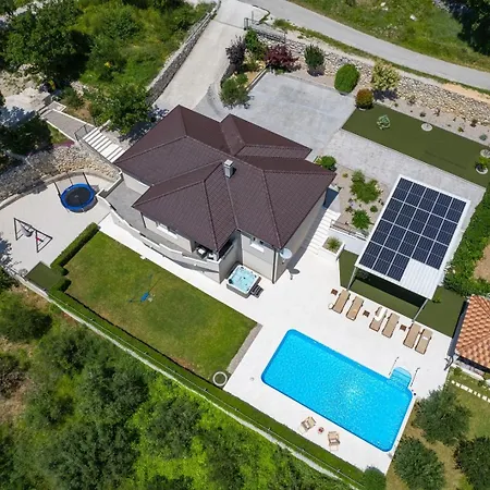 Villa Beybe With Jacuzzi, Large Private Pool 50m2, Bbq,free Wifi, 3 Bedrooms