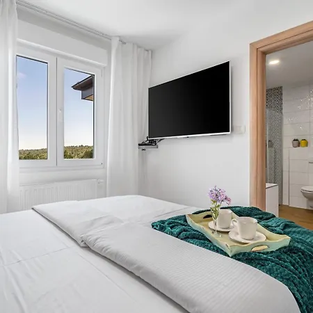 Beybe With Jacuzzi, Large Private Pool 50m2, Bbq,free Wifi, 3 Bedrooms Villa