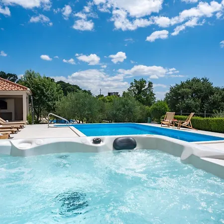 Beybe With Jacuzzi, Large Private Pool 50m2, Bbq,free Wifi, 3 Bedrooms * Gata