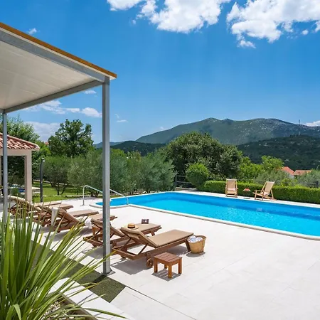 Beybe With Jacuzzi, Large Private Pool 50m2, Bbq,free Wifi, 3 Bedrooms Villa Gata