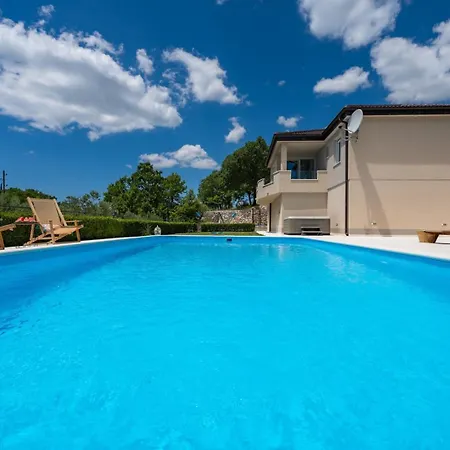 Villa Beybe With Jacuzzi, Large Private Pool 50m2, Bbq,free Wifi, 3 Bedrooms *