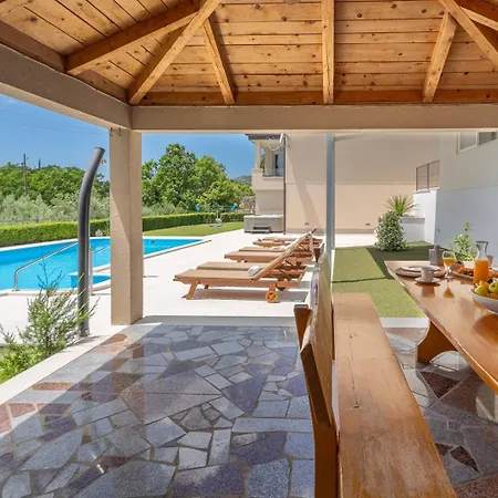 Beybe With Jacuzzi, Large Private Pool 50m2, Bbq,free Wifi, 3 Bedrooms Villa *