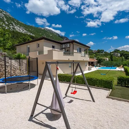 Beybe With Jacuzzi, Large Private Pool 50m2, Bbq,free Wifi, 3 Bedrooms * Gata