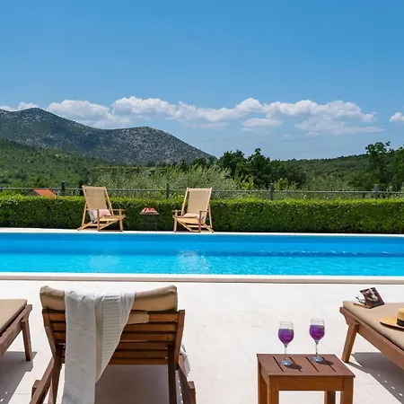 Beybe With Jacuzzi, Large Private Pool 50m2, Bbq,free Wifi, 3 Bedrooms * Gata